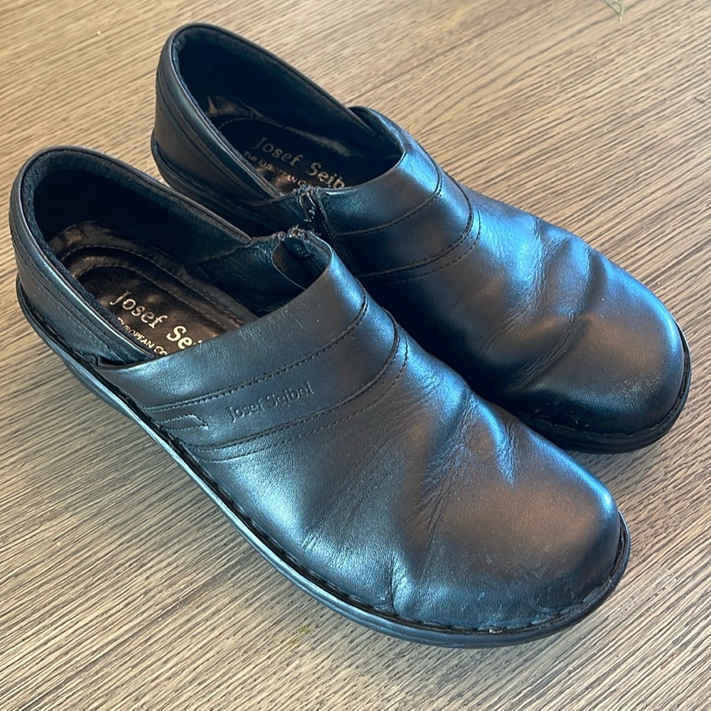 Josef Seibel Catalonia Black Leather Clogs.
